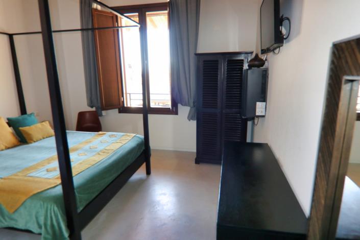 Image No.56-7 Bed Property for sale