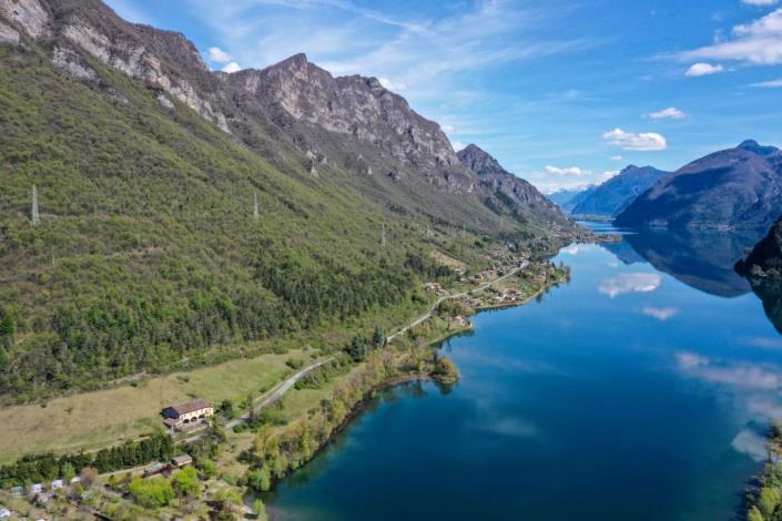 Image No.4-8 Bed Property for sale