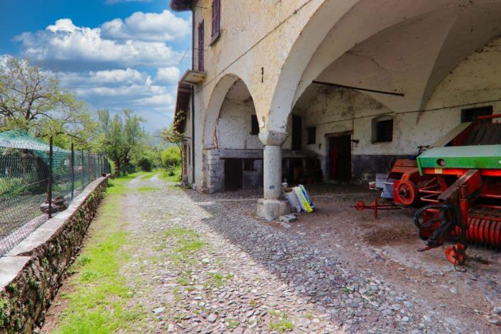 Image No.19-8 Bed Property for sale