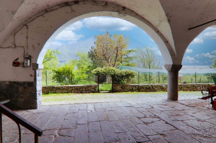 Image No.23-8 Bed Property for sale