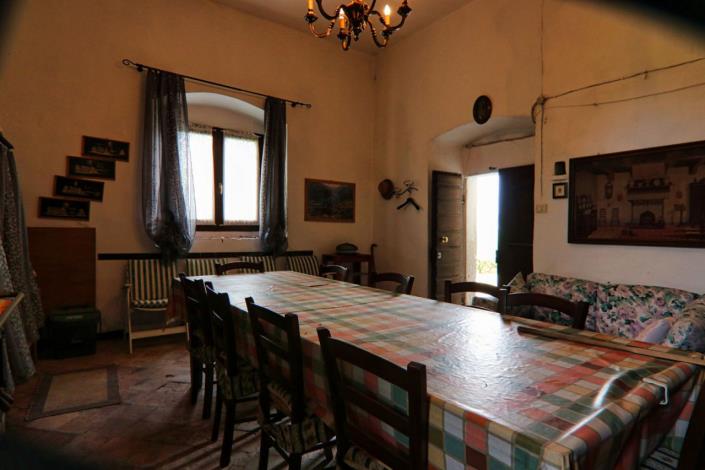 Image No.28-8 Bed Property for sale