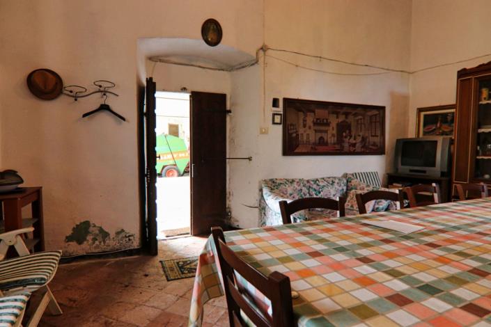 Image No.29-8 Bed Property for sale