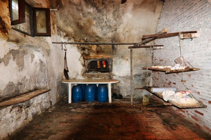 Image No.33-8 Bed Property for sale