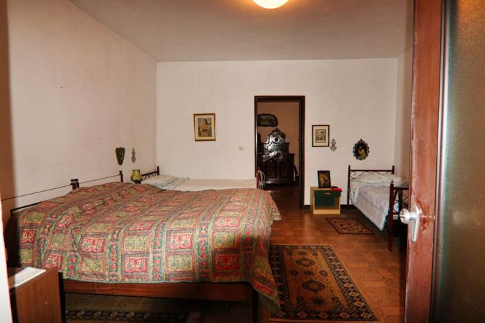 Image No.43-8 Bed Property for sale