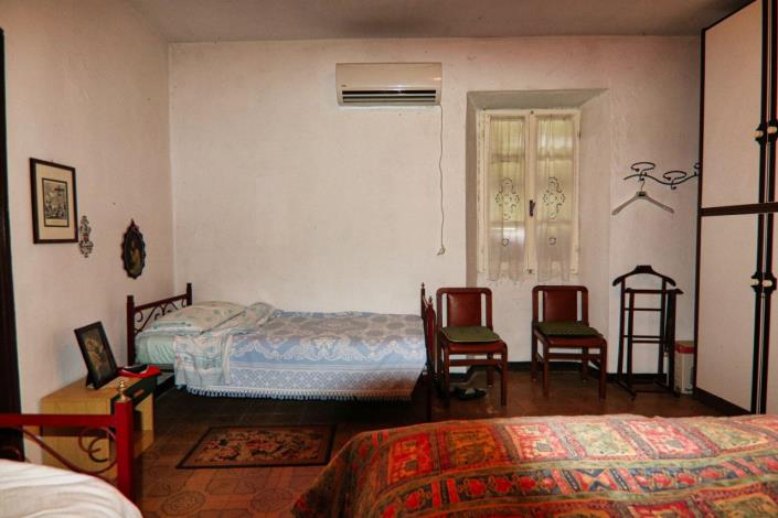 Image No.44-8 Bed Property for sale