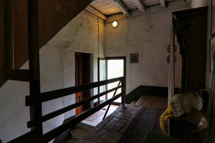 Image No.53-8 Bed Property for sale