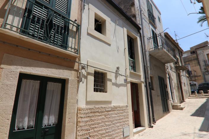 Image No.3-2 Bed Townhouse for sale