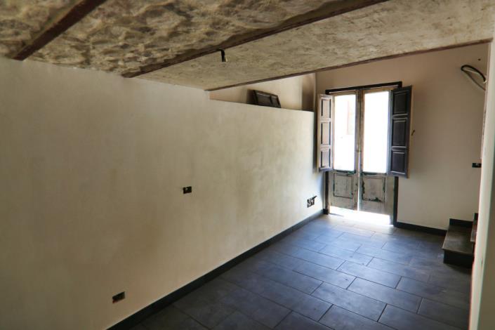 Image No.29-2 Bed Townhouse for sale