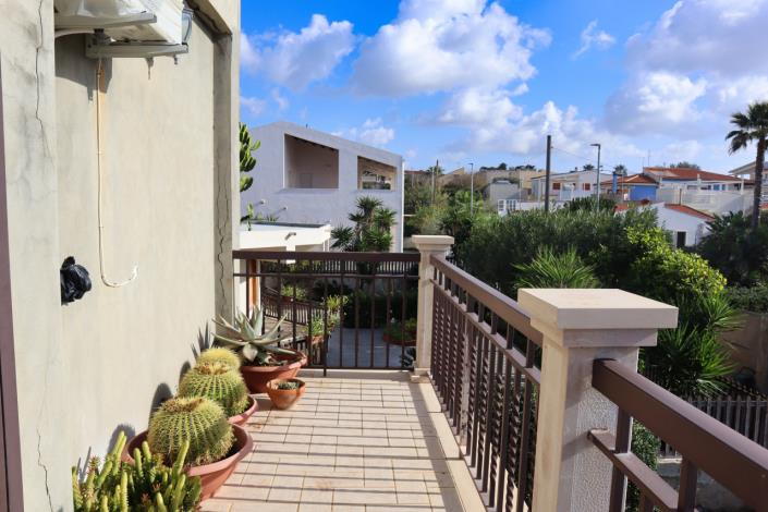 Image No.26-3 Bed Villa for sale