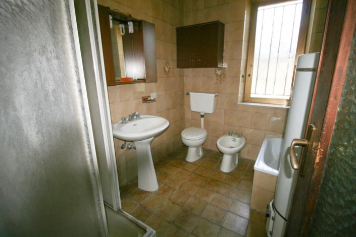 Image No.24-3 Bed Country House for sale