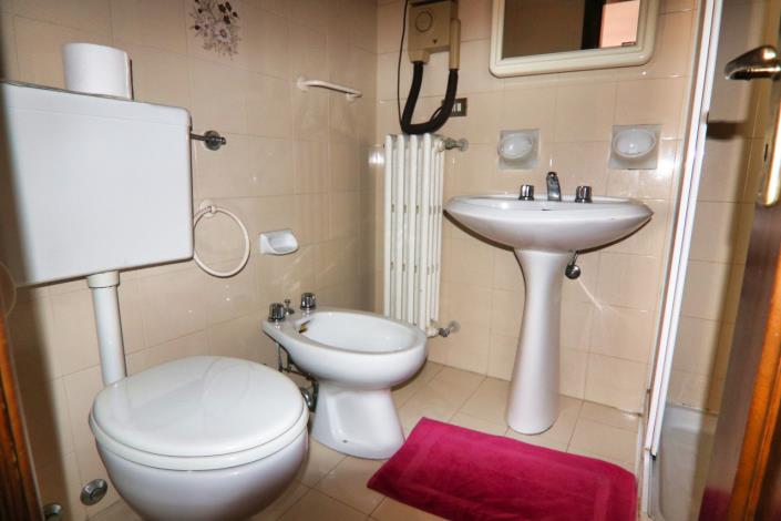 Image No.26-10 Bed Hotel for sale