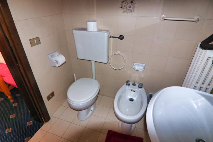 Image No.27-10 Bed Hotel for sale