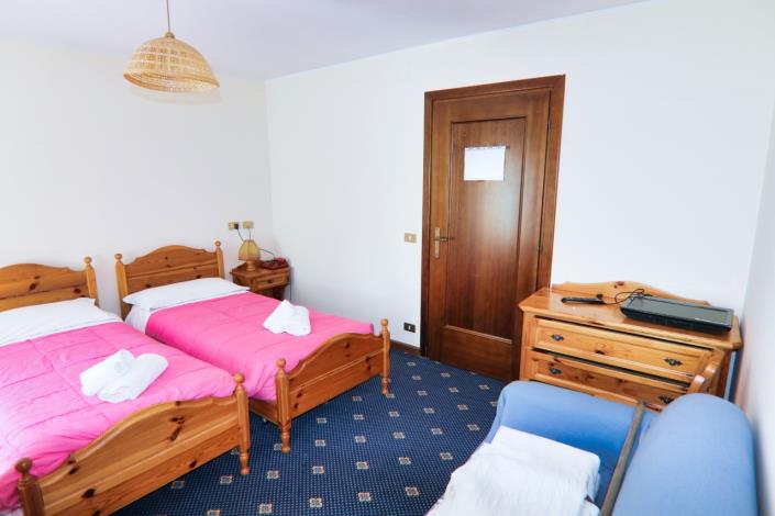 Image No.30-10 Bed Hotel for sale