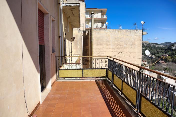 Image No.24-2 Bed Apartment for sale