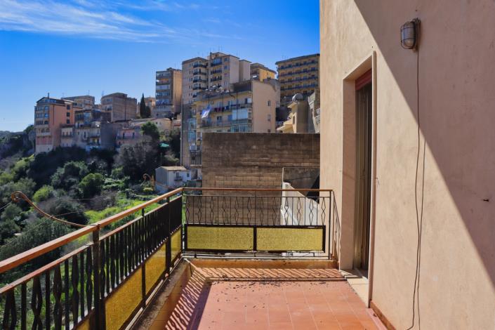 Image No.25-2 Bed Apartment for sale