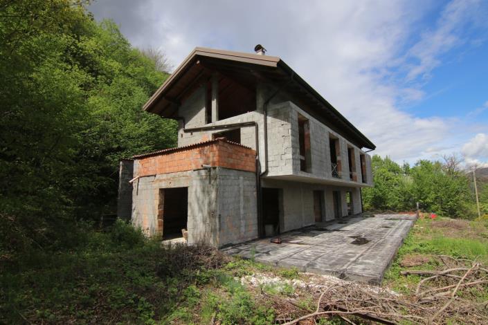 Image No.1-4 Bed House for sale