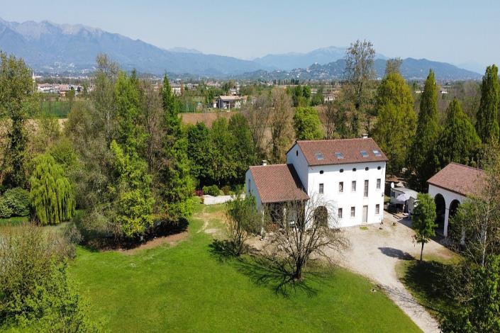 Image No.2-4 Bed Country House for sale