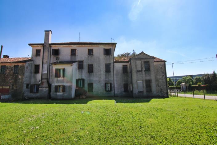 Image No.2-5 Bed House for sale