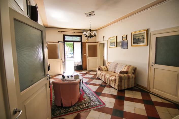 Image No.9-5 Bed House for sale