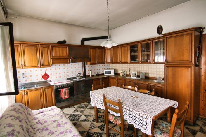 Image No.16-5 Bed House for sale