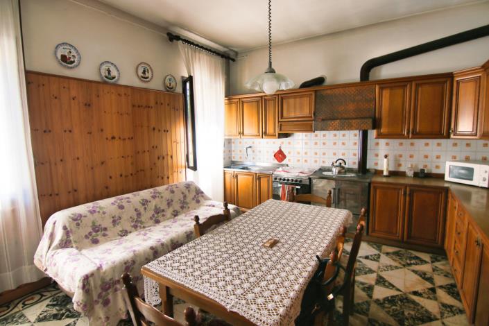 Image No.17-5 Bed House for sale