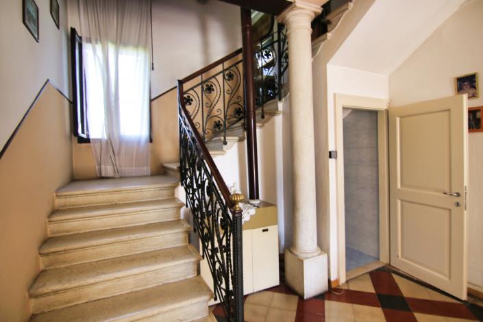 Image No.26-5 Bed House for sale