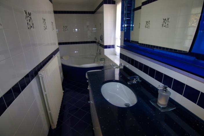 Image No.41-10 Bed Hotel for sale