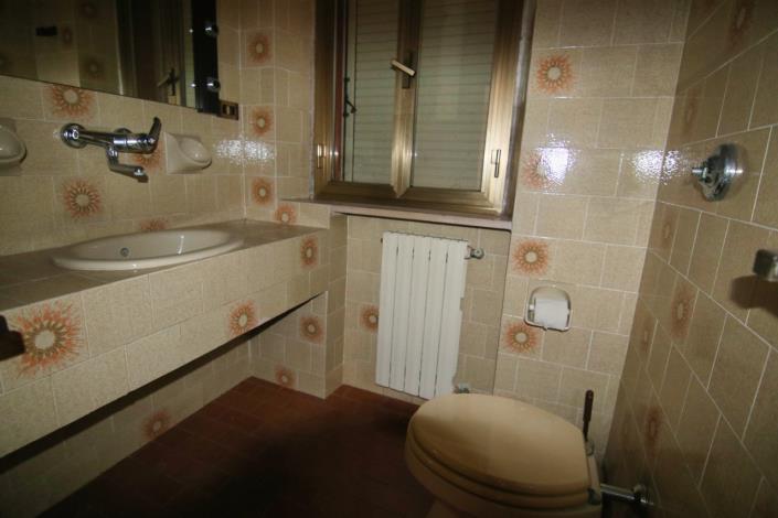 Image No.49-10 Bed Hotel for sale