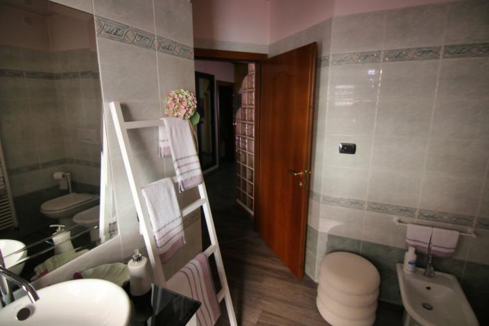 Image No.29-4 Bed House for sale