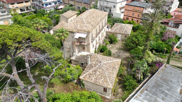 Image No.7-11 Bed Villa for sale