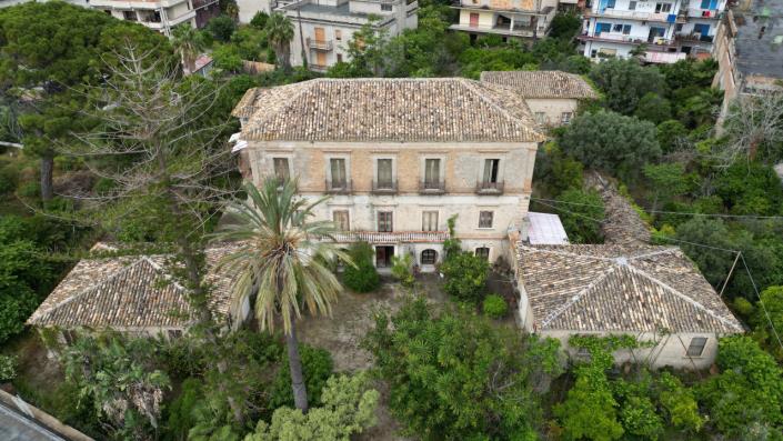 Image No.8-11 Bed Villa for sale