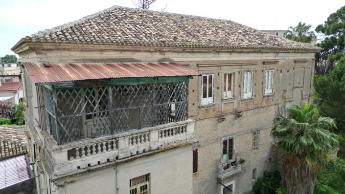 Image No.12-11 Bed Villa for sale