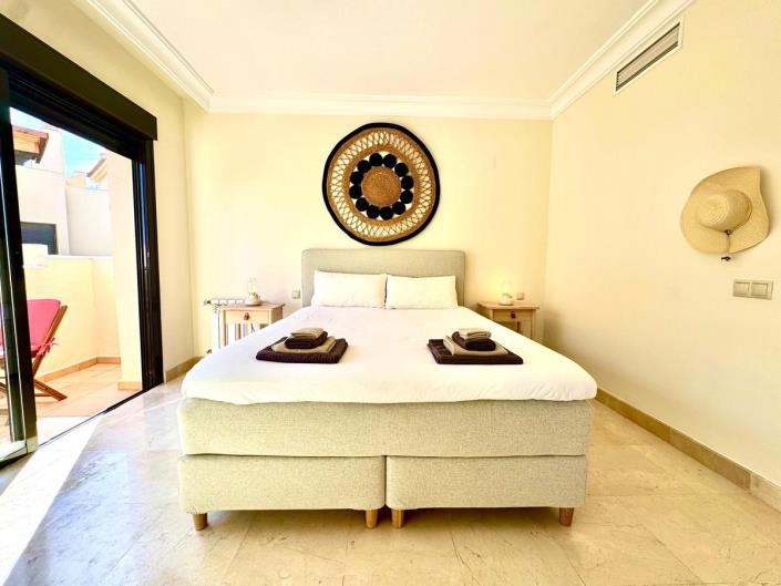 Image No.19-3 Bed Townhouse for sale