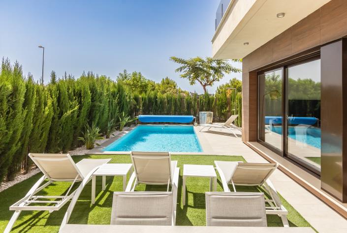 Image No.1-3 Bed Villa / Detached for sale