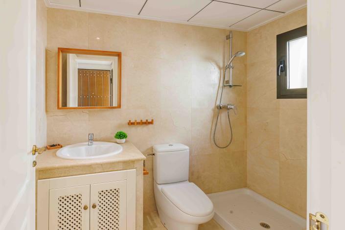 Image No.6-2 Bed Townhouse for sale