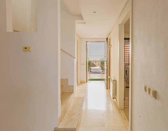 Image No.9-2 Bed Townhouse for sale