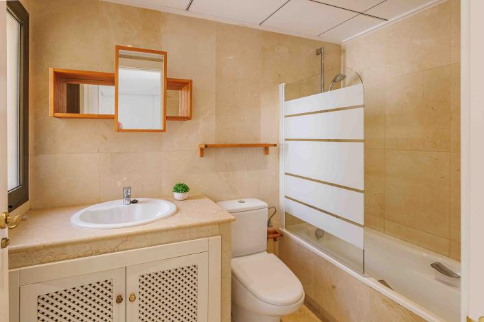 Image No.12-2 Bed Townhouse for sale