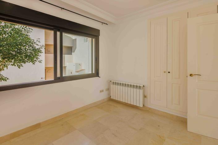 Image No.18-2 Bed Townhouse for sale