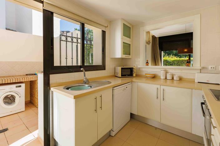 Image No.14-4 Bed Villa / Detached for sale