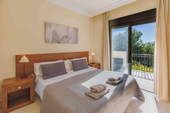 Image No.17-4 Bed Villa / Detached for sale