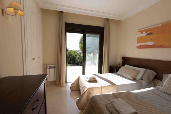 Image No.21-4 Bed Villa / Detached for sale