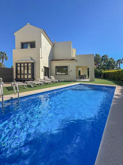 Image No.37-4 Bed Villa / Detached for sale