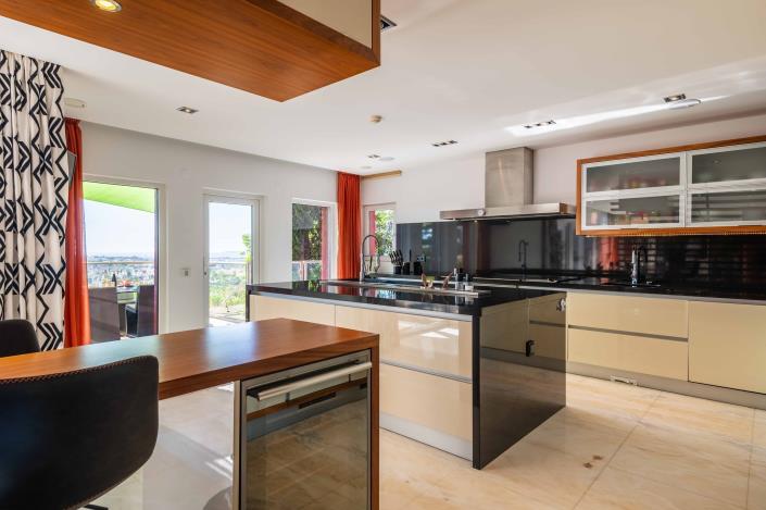 Image No.3-4 Bed Villa / Detached for sale