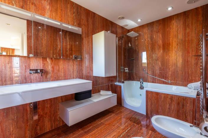 Image No.33-4 Bed Villa / Detached for sale