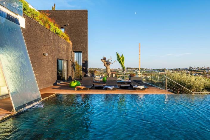 Image No.39-4 Bed Villa / Detached for sale