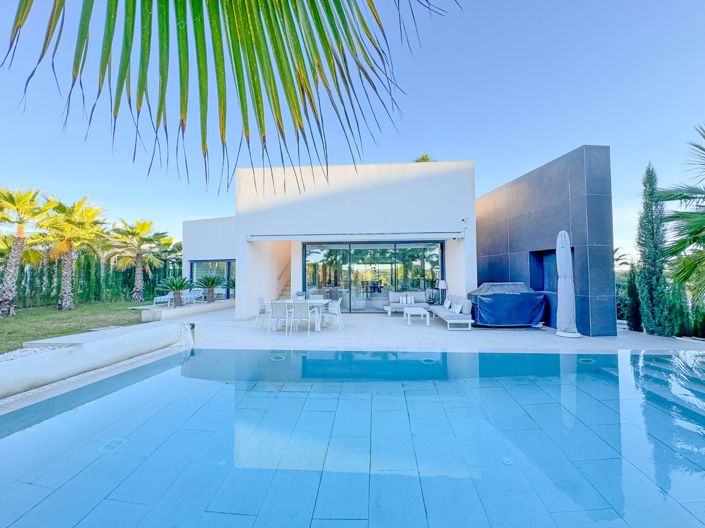 Image No.1-3 Bed Villa for sale