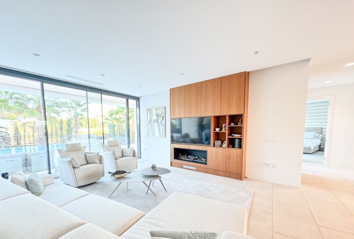 Image No.15-3 Bed Villa for sale