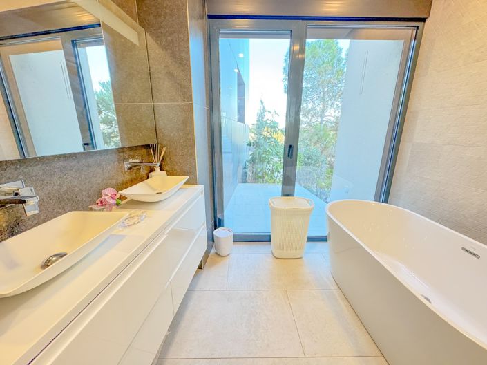 Image No.34-3 Bed Villa for sale