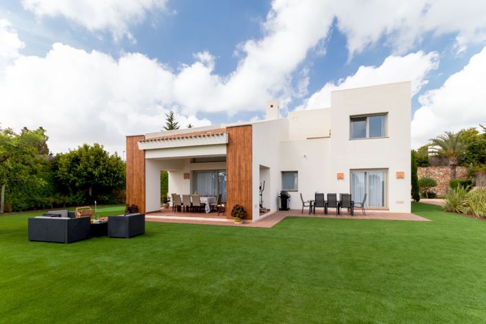 Image No.1-4 Bed Villa for sale