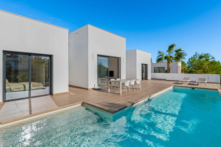 Image No.1-4 Bed Villa for sale